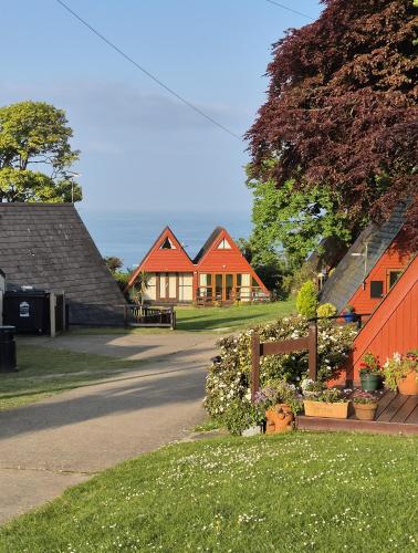 WOW! Amazing SEA VIEWS at Coastal chalet in Kingsdown Park with pool No 40