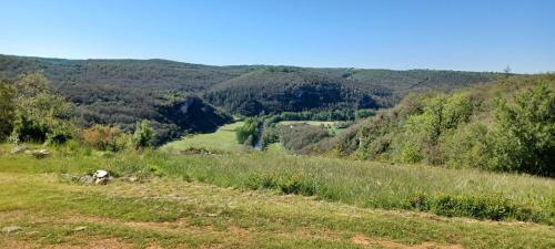 Maison au calme avec vue splendide dans la vallée du Célé - Location saisonnière - Sauliac-sur-Célé