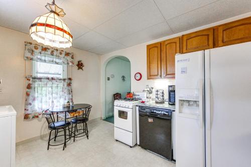 Charming West Mifflin House - 3 Mi to Kennywood! in West Mifflin, USA