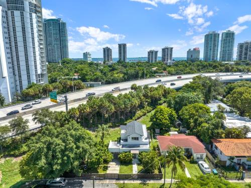 Stunning Home LifeStyle Miami in Miami, USA