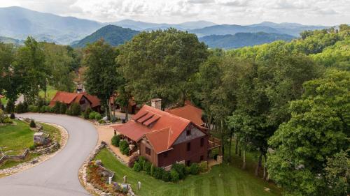 Prancing Horse Lodge at Eagles Nest – khách sạn tại Elk Valley