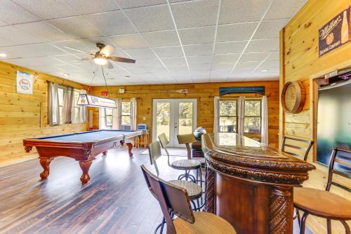 Riffle Run Cabin River Access, Hot Tub, Game Room