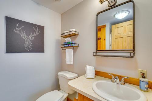 Picture-Perfect Vermont Mtn Cabin with Hot Tub! - image 10