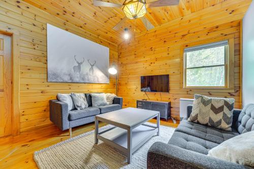 Picture-Perfect Vermont Mtn Cabin with Hot Tub! - image 8