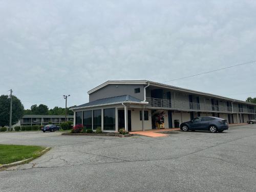 . Bravo Inn Greensboro