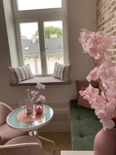 Royal Rose Apartment - Old Town Kraków - Tap to explore photos