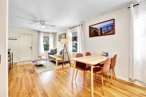 2BR, Clintonville, Pet Friendly, Close to OSU in Columbus, USA