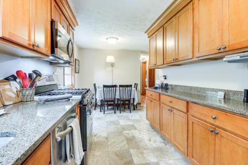 Quaint Massachusetts Home with Yard and Grill! in 伯纳德斯頓 (MA)