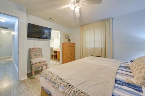 North Myrtle Beach Vacation Rental, 2 Mi to Beach!