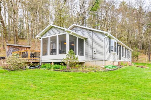 Quaint Massachusetts Home with Yard and Grill! in 伯纳德斯頓 (MA)