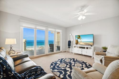 Luxury 3BD 3BA plus Bunks Beach Condo! Ocean Views! Sleeps 10! by Dolce Vita Getaways PCB