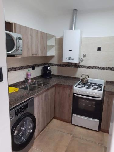 Amplio Dpto con 2 dormitorios primer piso independiente con asador in San Francisco