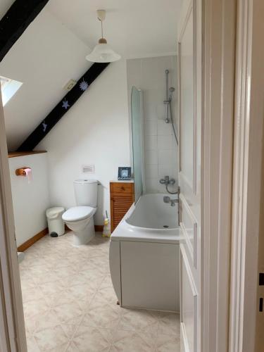 Bathroom, Ty Job in Lescouet-Gouarec