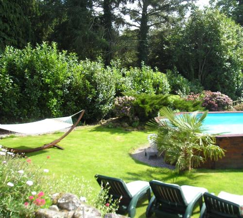 Swimming pool, Ty Job in Lescouet-Gouarec