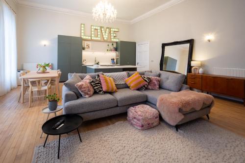 The Ballroom - Huge Apartment in Lichfield City Centre in ลิชไฟลด์