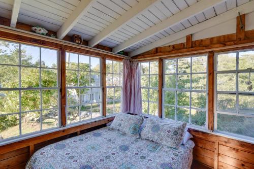 Oceanfront Cottage with Deck 2 Mi to Boothbay Harbor