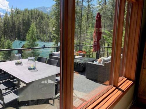 สภาพแวดล้อมโดยรอบ, 4 Mt Brewer by StayIn in พาโนรามา (BC)