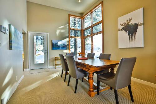 บริการและสิ่งอำนวยความสะดวก, 4 Mt Brewer by StayIn in พาโนรามา (BC)