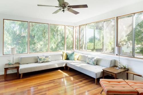 Silver Lake Mid-century Nestled in the Treetops, Los Ángeles