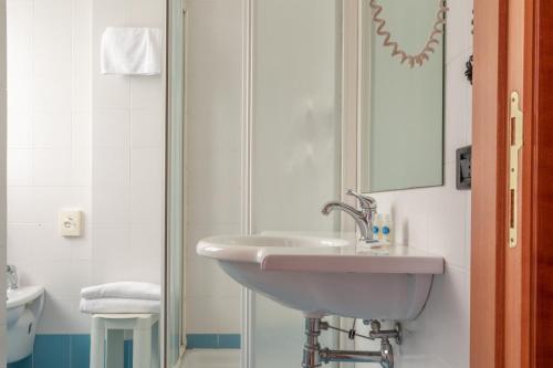 Hotel Touring - image 10