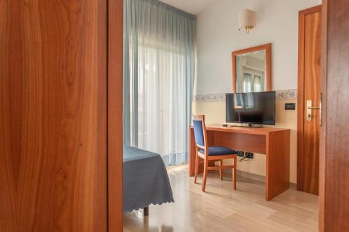 Hotel Touring - image 13
