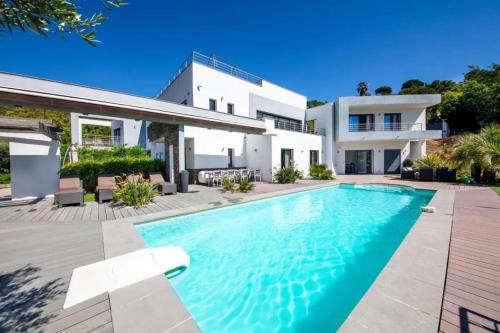 Villa de 9 chambres avec piscine partagee jardin clos et wifi a Cavalaire sur Mer - Location, gîte - Cavalaire-sur-Mer