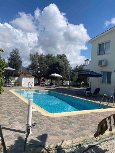 Luxury Villa in Κόλπος των Κοραλλίων, Pool - Location, gîte - Maa