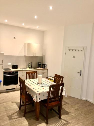 3 bedrooms, 4 beds