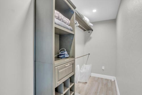 Relax Poolside & Walk or Bike to the Beach From This Amazing Naples Pool Home! - image 6