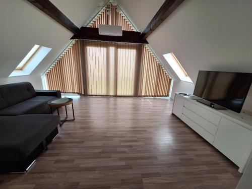 Großzügige 100 m2 Wohnung mit Terrasse - Apartment - Linz