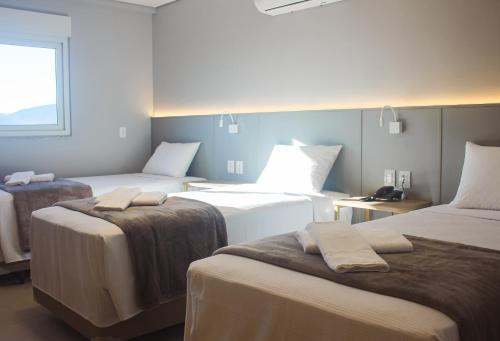 3 twin beds