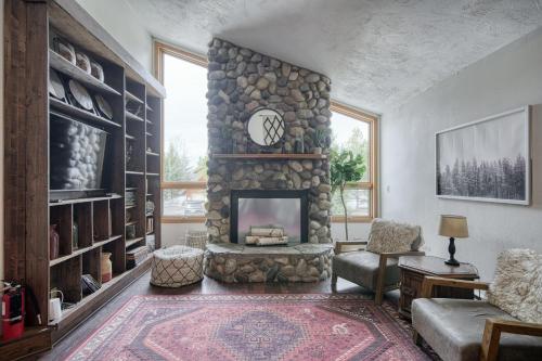 Wapiti View 6-Bedroom Cabin 28mins to Yellowstone in Island Park, USA