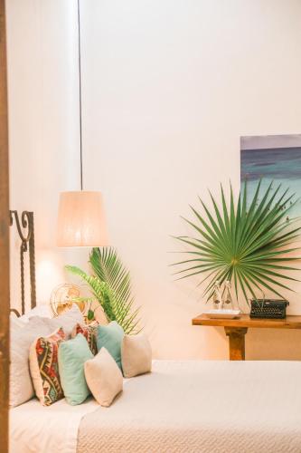 Deluxe King Suite image 8