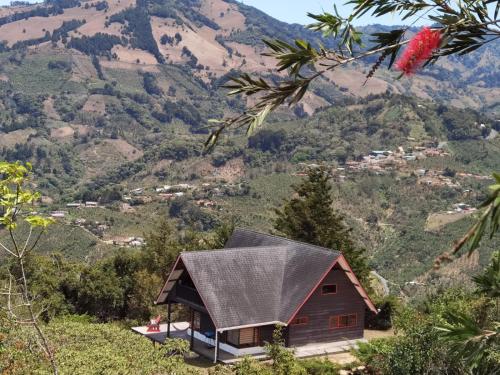 Casa Roble Cabaña romántica en la montaña de Costa Rica – khách sạn tại San Marcos