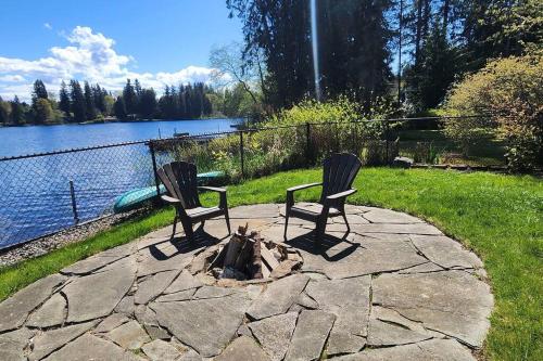 Lakehouse in Cascade-Fairwood (WA)