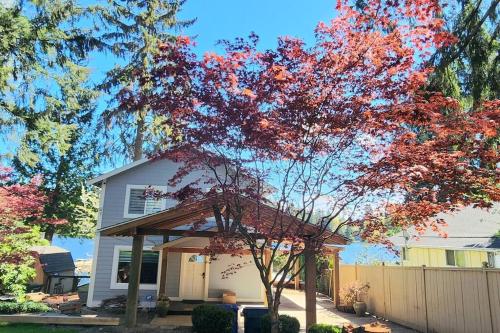 Lakehouse in Cascade-Fairwood (WA)