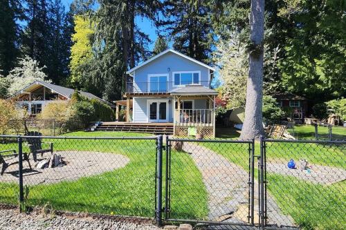 Lakehouse in Cascade-Fairwood (WA)