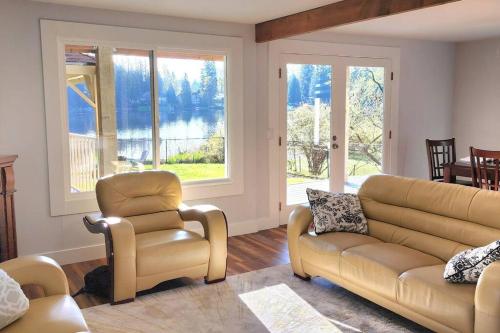 Lakehouse in Cascade-Fairwood (WA)