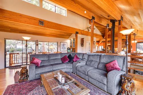 Lake Tahoe Home with Hot Tub 10Mi to Squaw Valley Ski - image 12