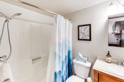 Rustic Angel Fire Condo Resort Shuttle On-Site! Rustic Angel Fire Condo Resort Shuttle On-Site!