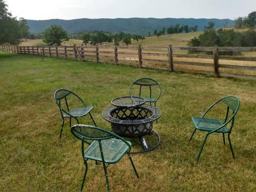 Historic 1850s Home at the Base of Jump Mountain Near Lexington Historic 1850s Home at the Base of Jump Mountain Near Lexington