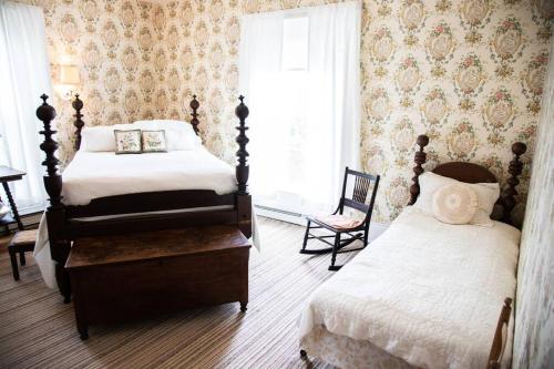 Historic 1850s Home at the Base of Jump Mountain Near Lexington Historic 1850s Home at the Base of Jump Mountain Near Lexington