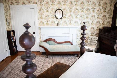 Historic 1850s Home at the Base of Jump Mountain Near Lexington Historic 1850s Home at the Base of Jump Mountain Near Lexington