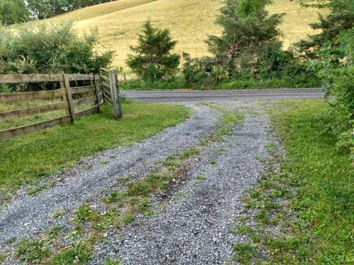 Historic 1850s Home at the Base of Jump Mountain Near Lexington Historic 1850s Home at the Base of Jump Mountain Near Lexington