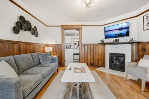 3BR Custom Build with Firepit Downtown Nearby in Colorado Springs, USA