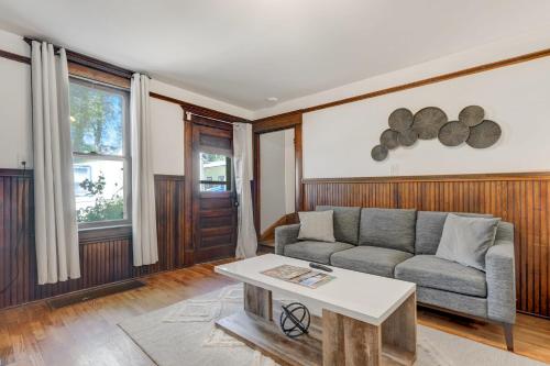 3BR Custom Build with Firepit Downtown Nearby in Colorado Springs, USA