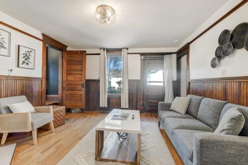 3BR Custom Build with Firepit Downtown Nearby in Colorado Springs, USA