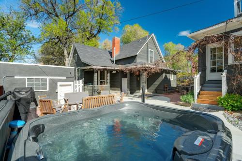3BR Custom Build with Firepit Downtown Nearby in Colorado Springs, USA