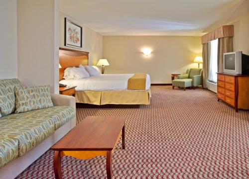 Holiday Inn Express Hotel & Suites Birmingham - Inverness 280, an IHG Hotel