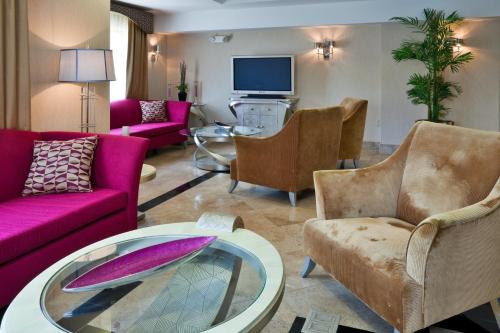 Holiday Inn Express Hotel & Suites Birmingham - Inverness 280 by IHG in Birmingham, USA
